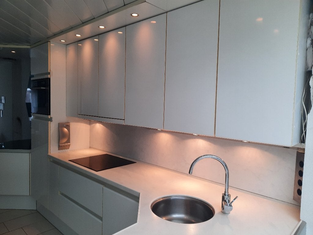 Siematic Hoekkeuken - Wit Hoogglans met Inbouwapparatuur, Huis en Inrichting, Ophalen, Gebruikt, Wit, Hoekkeuken