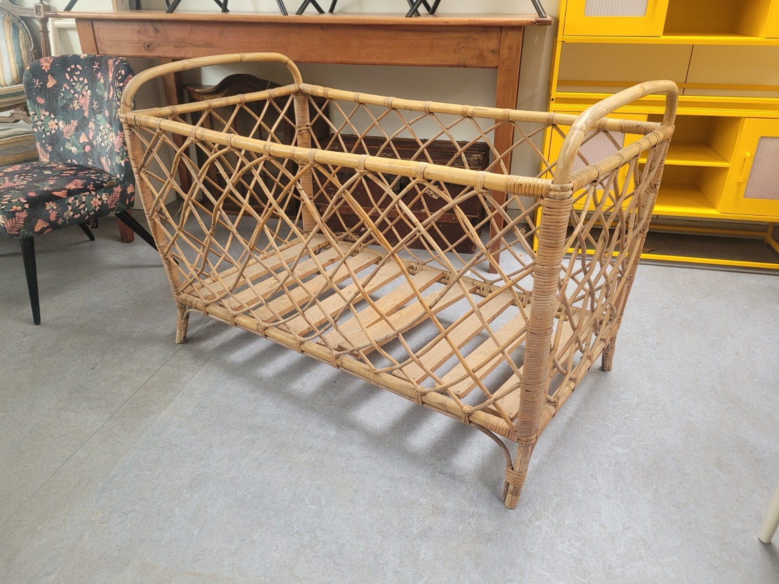 Antiek bamboo baby/peuter ledikantje, Ophalen