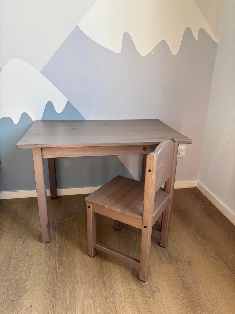 IKEA Sundvik tafel en stoel - bruingrijs, Ophalen, Zo goed als nieuw, Tafel(s) en Stoel(en)