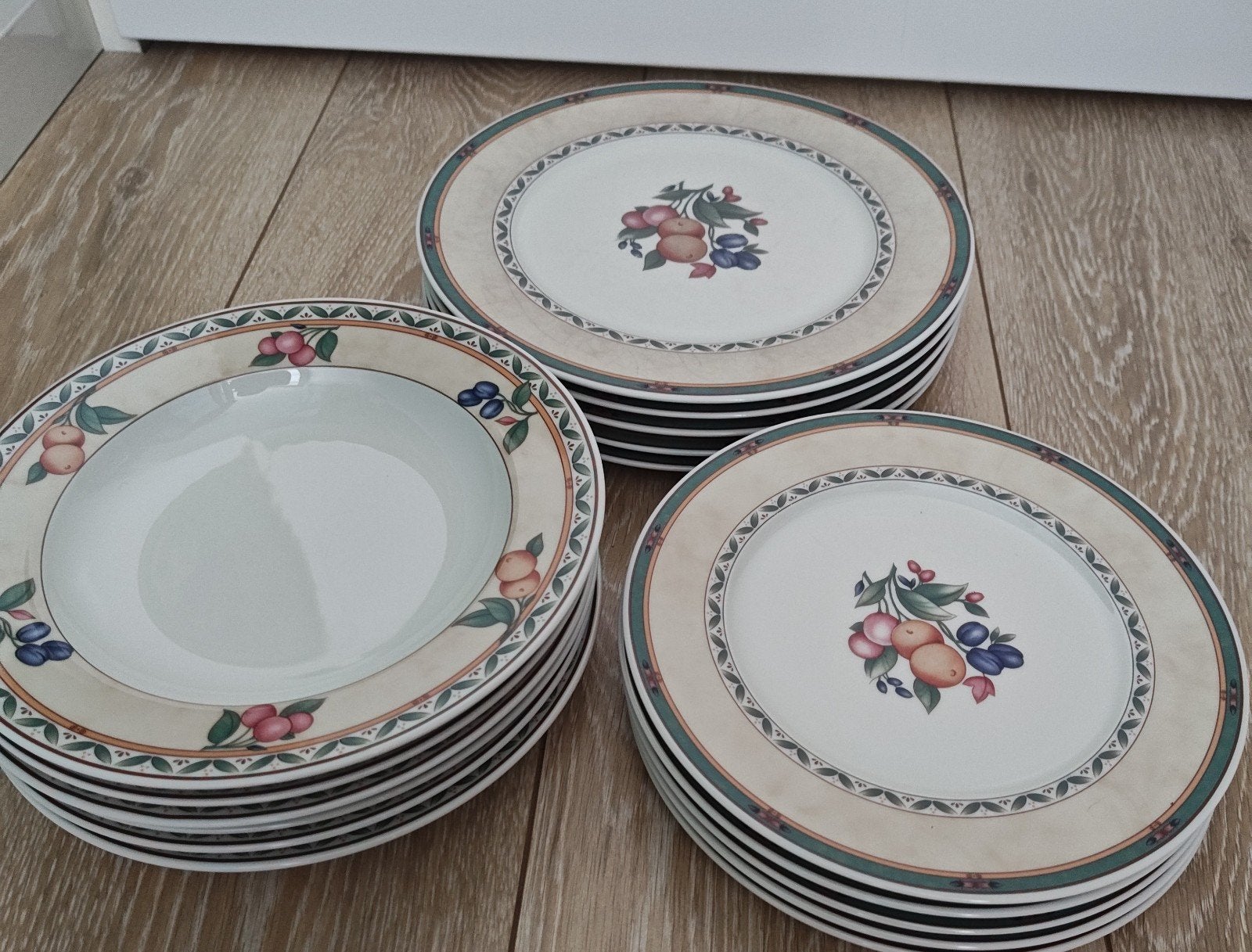 Heinrich Winterling servies met fruitdecor, Ophalen, Gebruikt, Porselein, Bord(en)