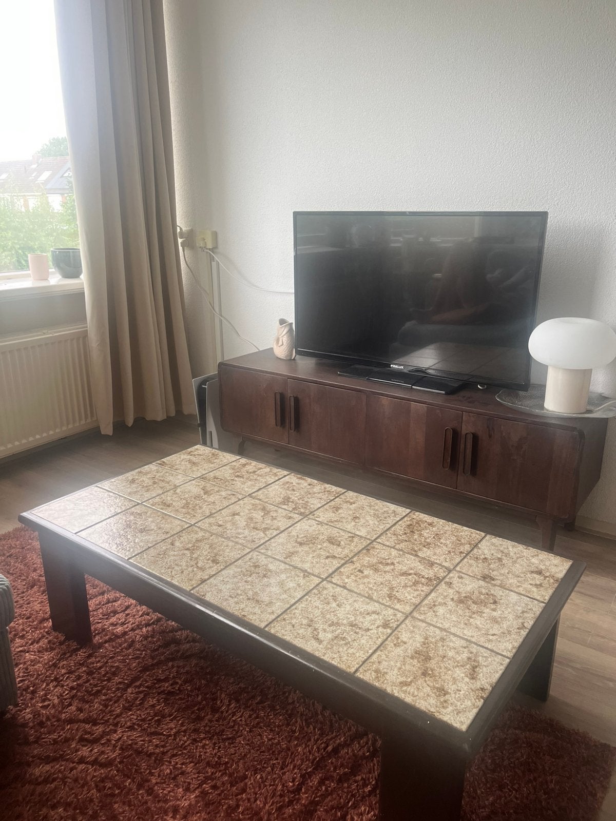 Salontafel met tegels en donkerbruin hout, Ophalen, 100 tot 150 cm, 50 tot 100 cm, Zo goed als nieuw