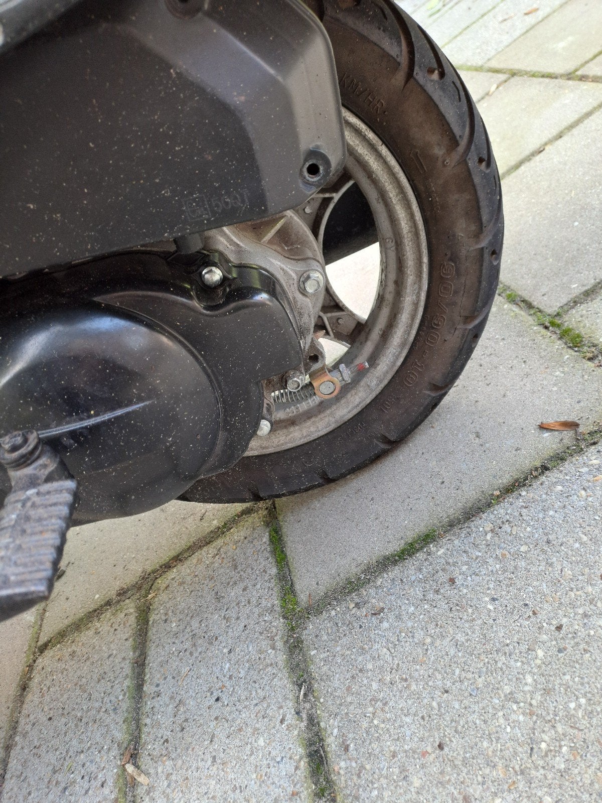 Zwarte scooter met lage kilometerstand lichte opknapper, Fietsen en Brommers, Ophalen, Gebruikt, Benzine, Overige merken
