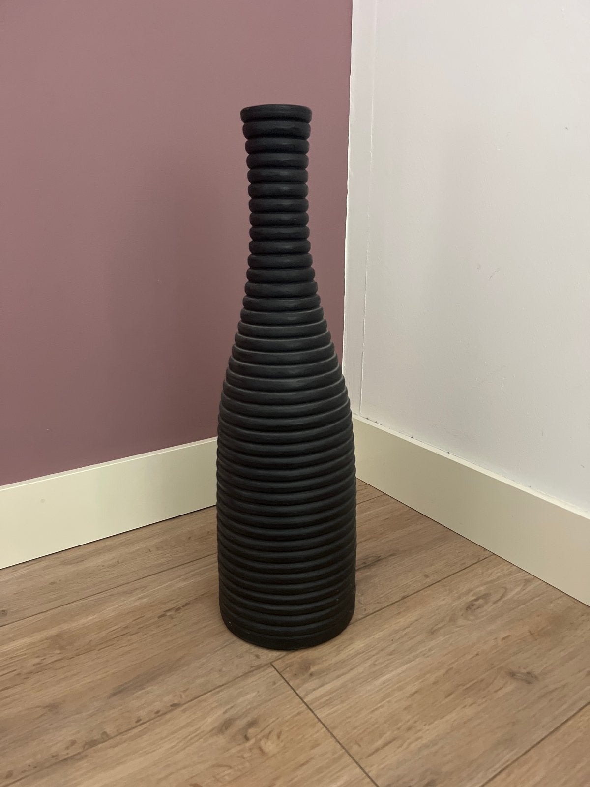 IKEA zwarte vaas met ribbelstructuur, Gebruikt, Met patroon/structuur, Zwart, Ophalen of Verzenden