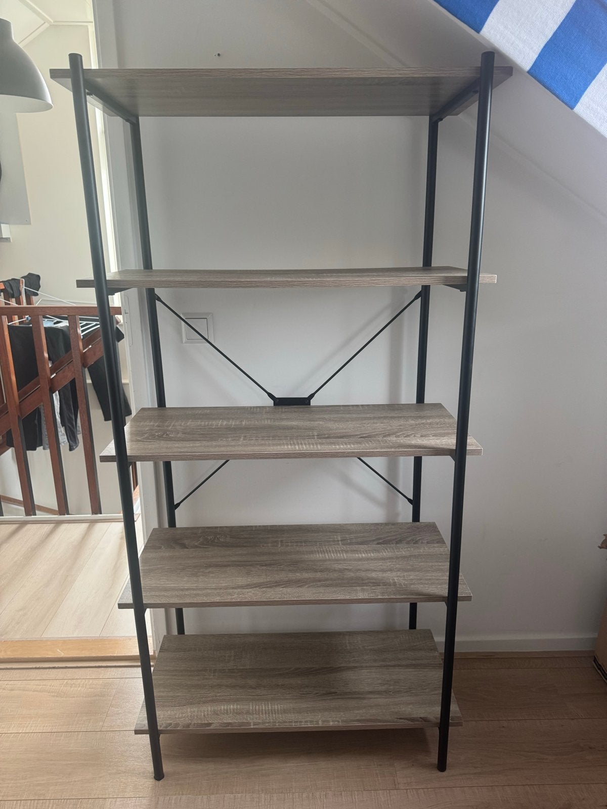 Wandrek VANDBORG Jysk 5 Planken - Lichteiken kleur/zwart, Ophalen, Met plank(en), 50 tot 100 cm, Zo goed als nieuw