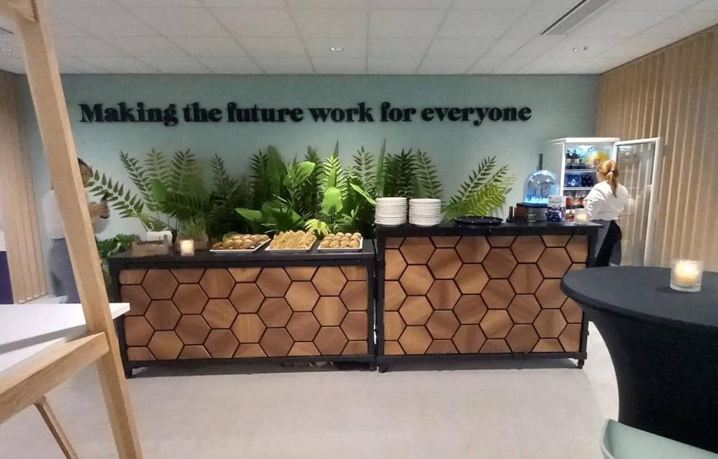 3 x luxe bar / buffet (horeca) met spoelbak, lekrooster etc., Huis en Inrichting, Ophalen, Zo goed als nieuw