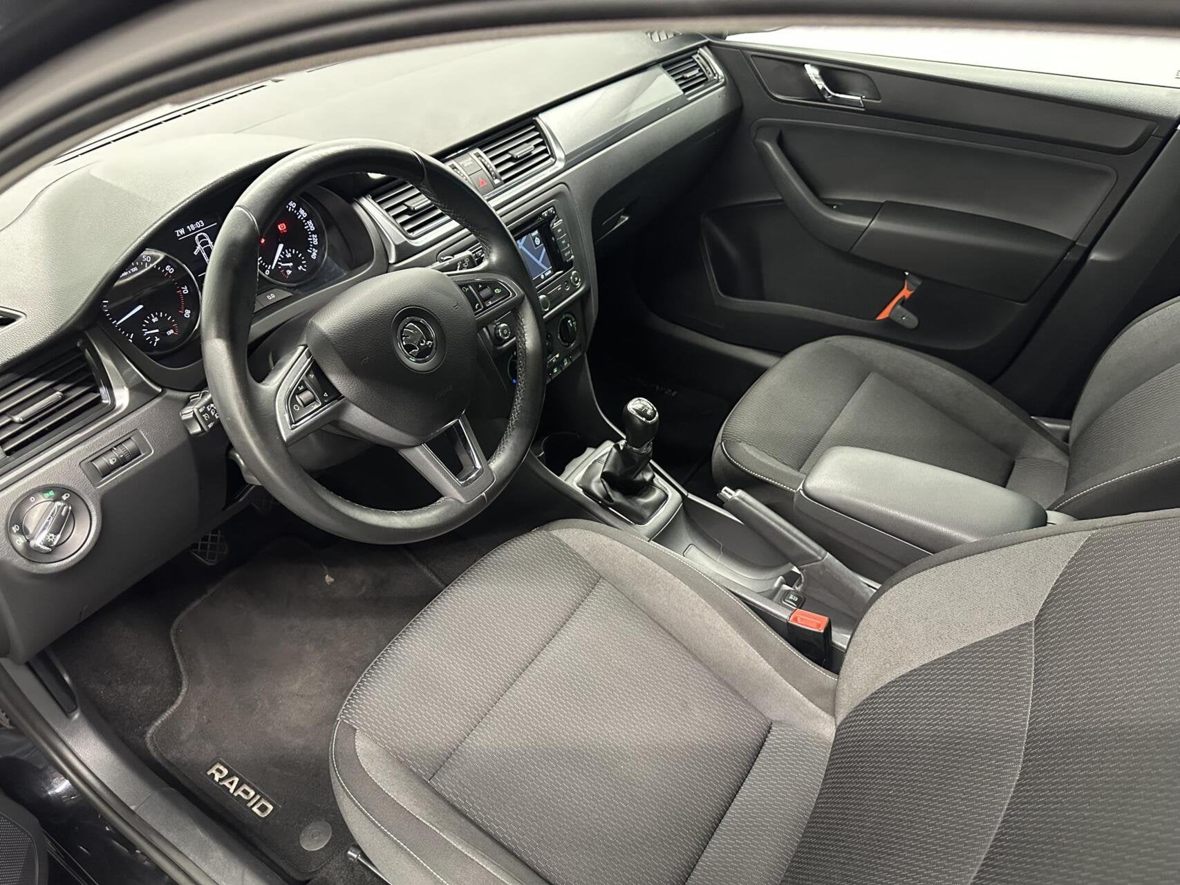 Foto 14 van Skoda Rapid 1.2 TSI Greentech Active AIRCO NAVI CRUISE LM 71