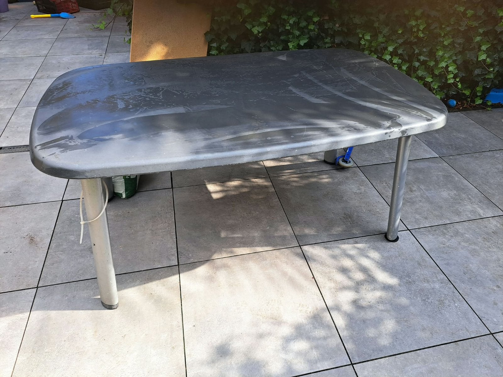 GRATIS tuintafel, Ophalen, Gebruikt, Ovaal, Overige materialen