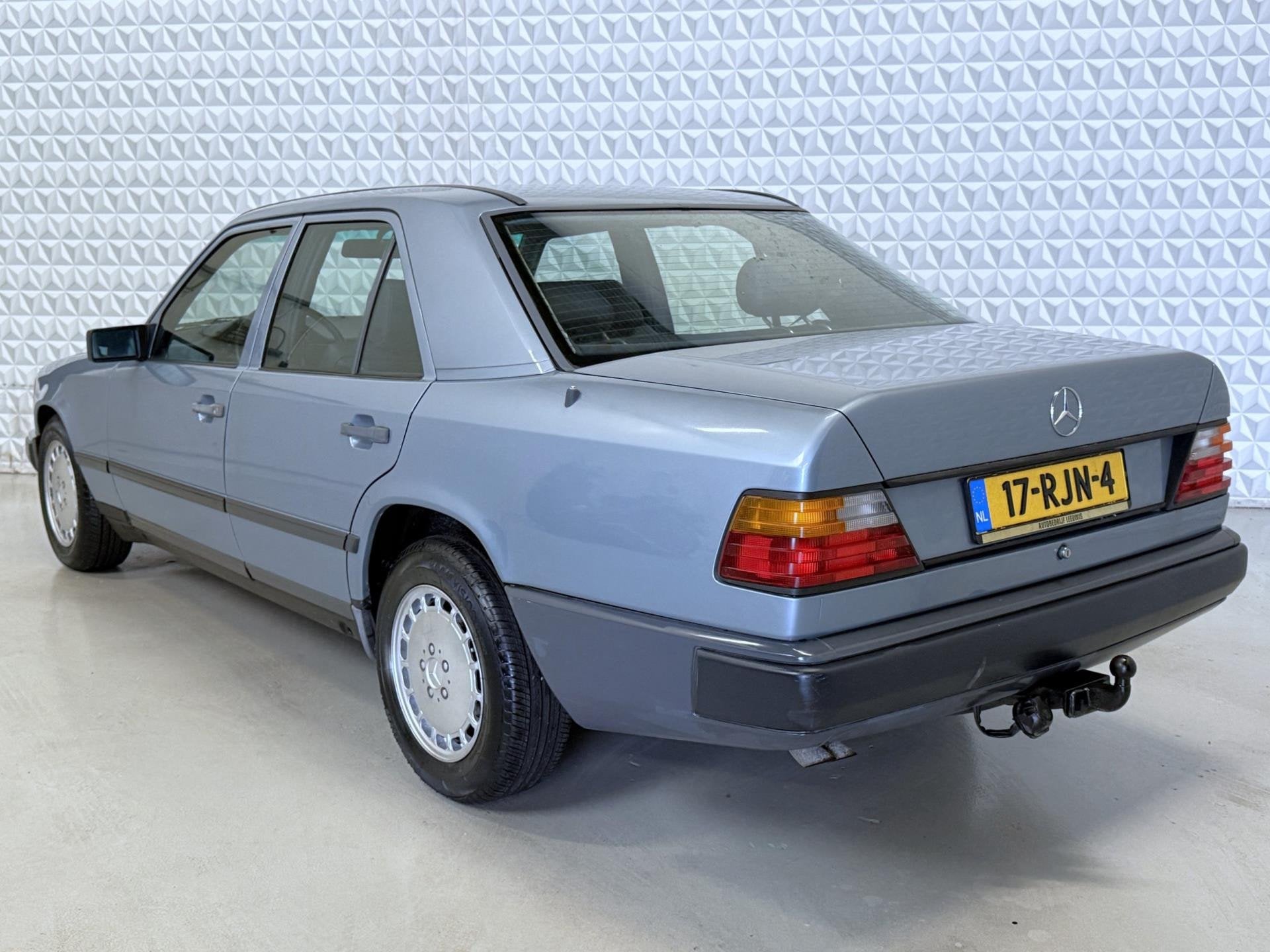 Mercedes-Benz 200-500 (W124) 300 E Automaat Schuifdak Airco, Auto's, Automaat, Achterwielaandrijving, Gebruikt, 1338 kg