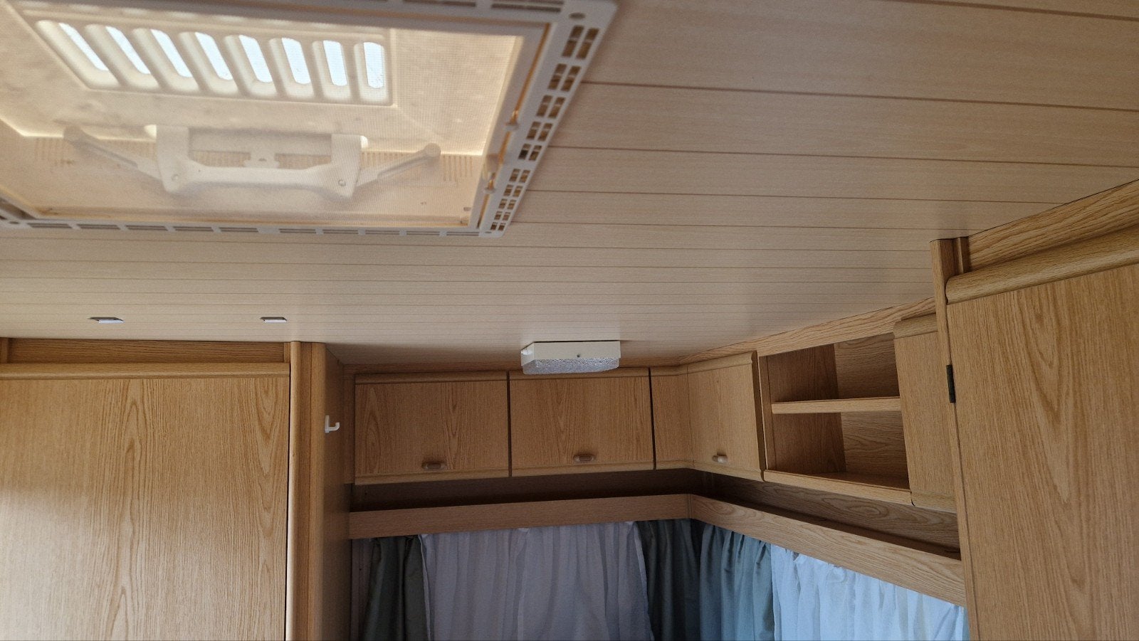 Knaus Sudwind 500 Ruime en complete caravan voortent luifel, Koelkast, Rondzit, Particulier, Knaus