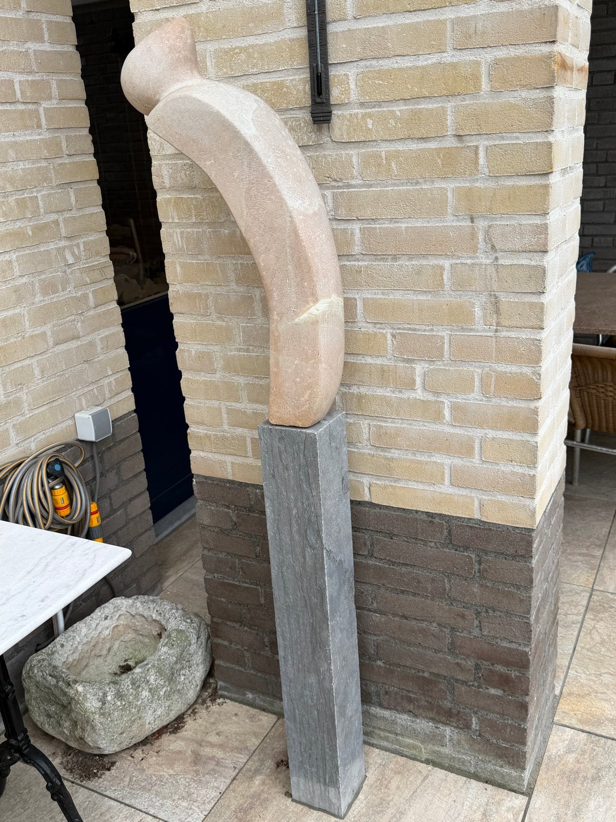 Abstract buitenbeeld op sokkel - 155 cm hoog, Ophalen, Beeld, Abstract, Beige