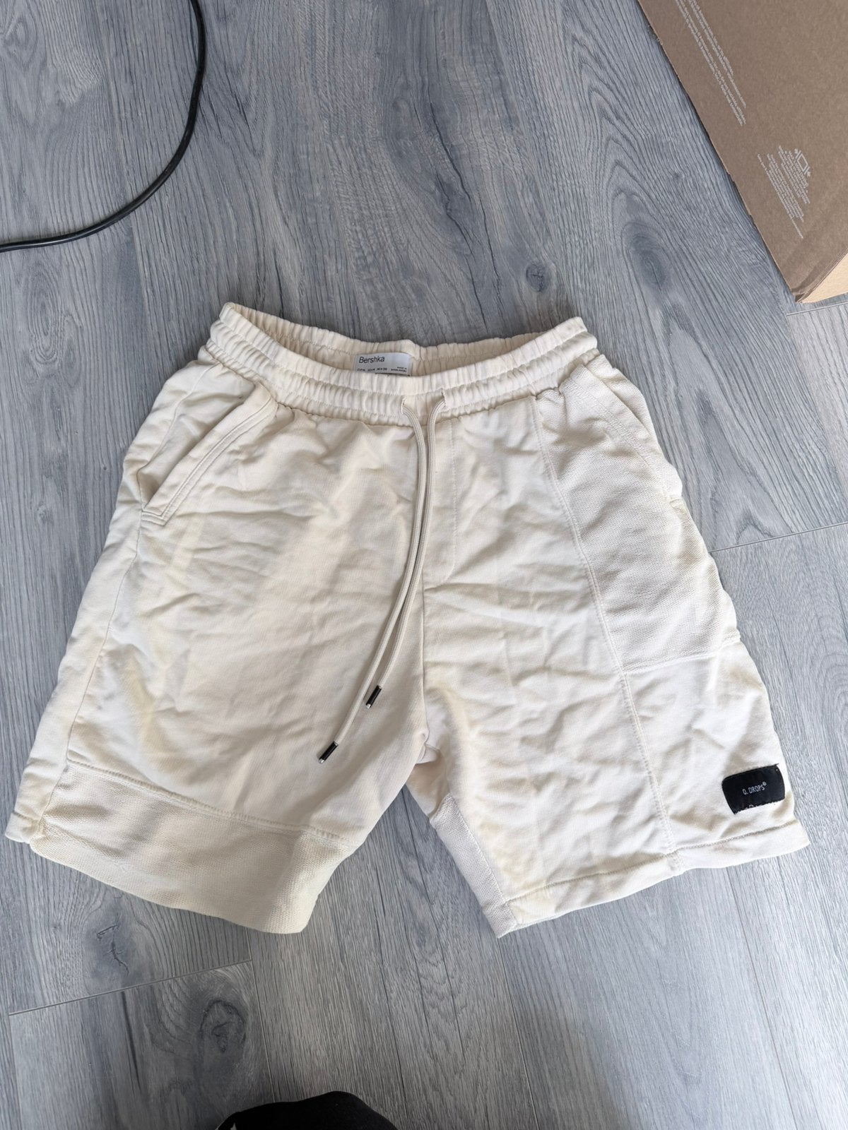 Bershka shorts maat M, Kleding | Dames, Broeken en Pantalons, Maat 38/40 (M), Kort, Beige, Ophalen of Verzenden