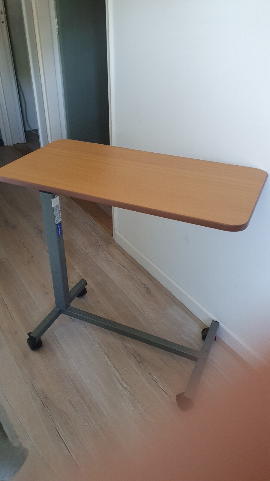 bedtafeltje, in hoogte verstelbaar, Ophalen, In hoogte verstelbaar