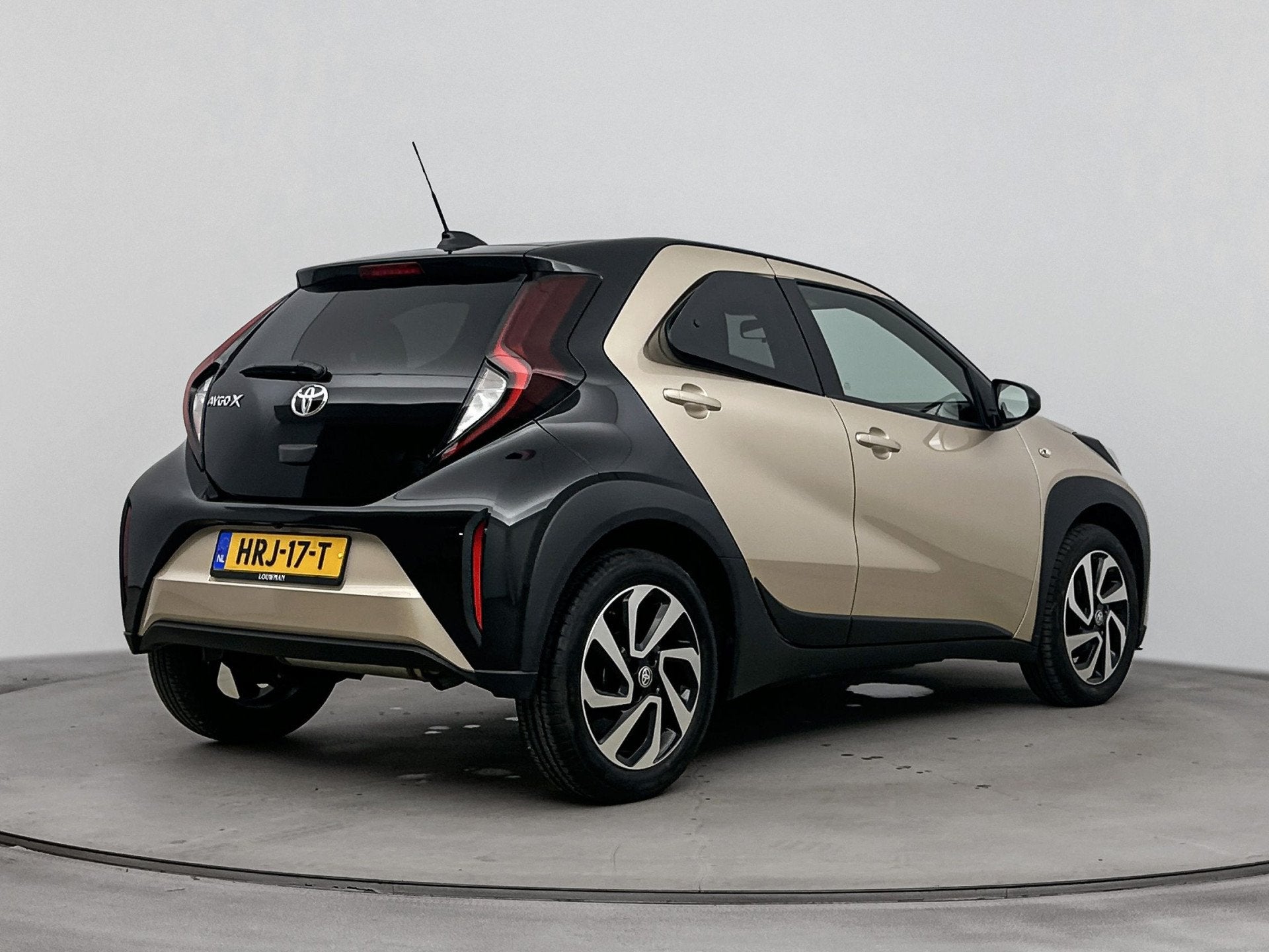 Toyota Aygo X 1.0 VVT-i MT Pulse (bj 2025), Auto's, 12 maanden, Stof, Gebruikt, 4 stoelen