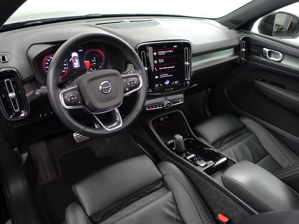 Volvo XC40 1.5 T5 Recharge R-Design Aut- Panoramadak, Harman, Auto's, Volvo, Met garantie (alle), Zwart, Bedrijf, Hybride Elektrisch/Benzine