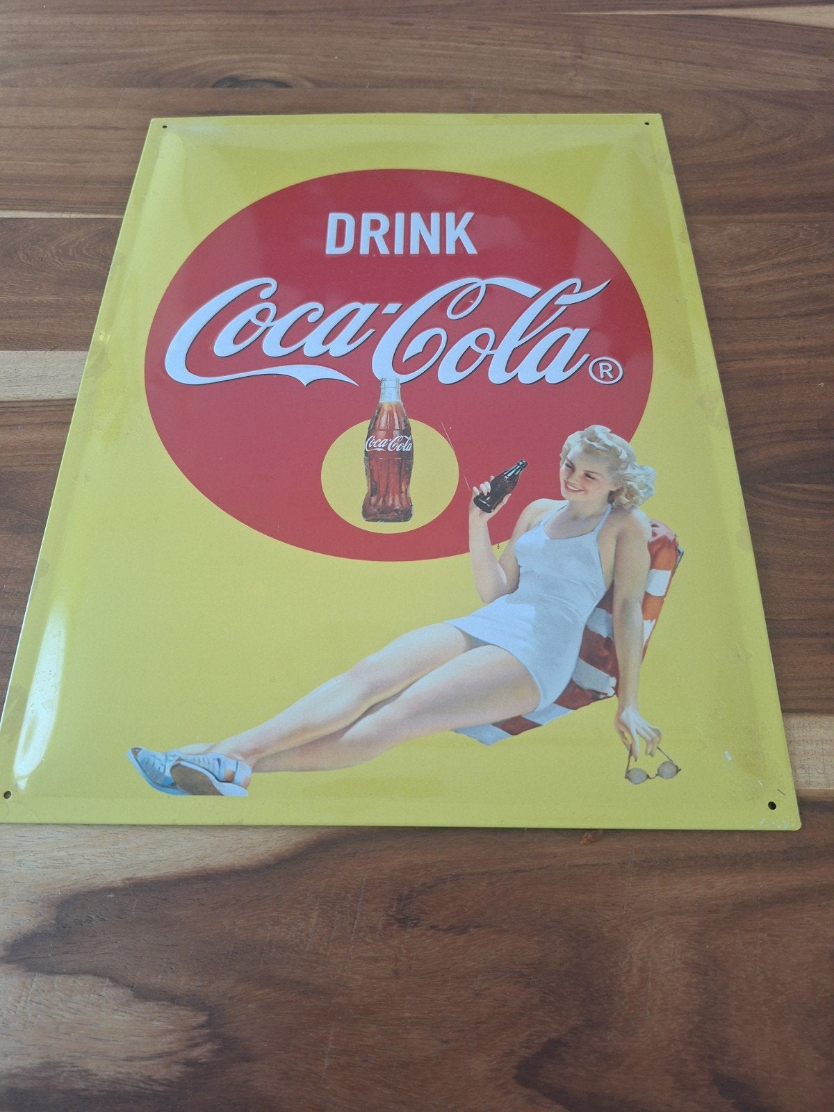 Vintage Coca-Cola metalen reclamebord - Pin-up girl, Ophalen of Verzenden, Gebruikt, Reclamebord