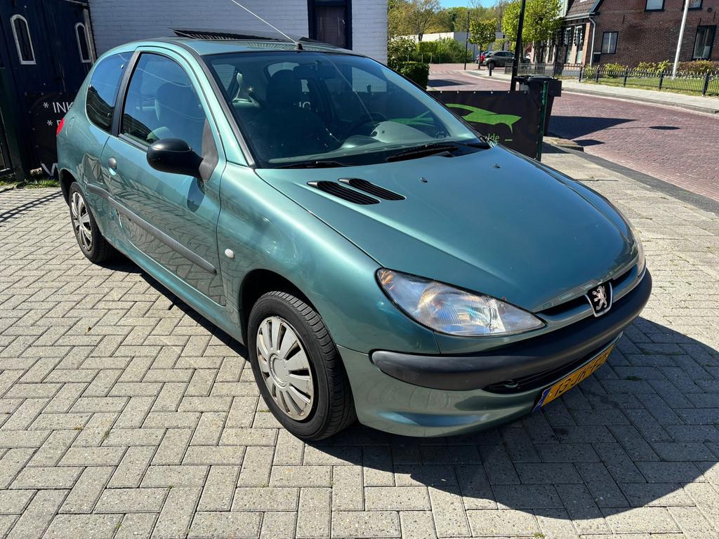 Peugeot 206 1.1 XR, Voorwielaandrijving, Gebruikt, 31 €/maand, 4 cilinders