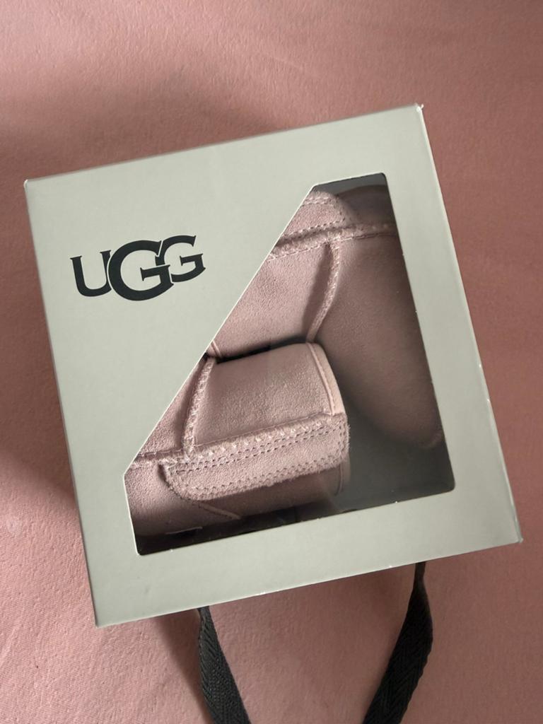 Originele baby Ugg's (in verpakking), Kinderen en Baby's, Ophalen of Verzenden, Zo goed als nieuw, Meisje, Slofjes