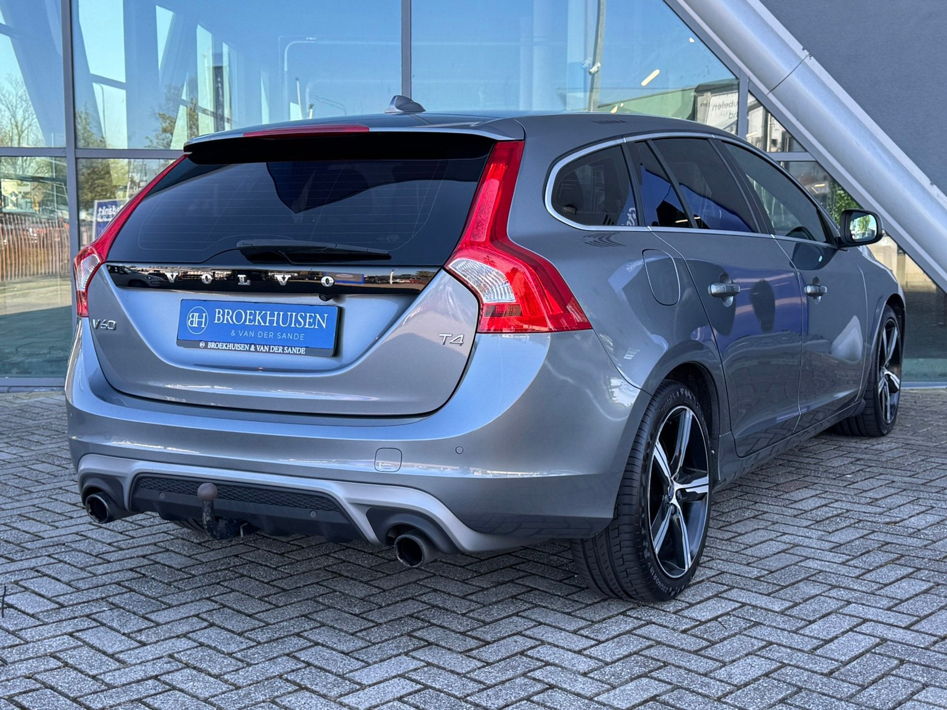 Volvo V60 2.0 T4 R-Design Business Sport 190pk Camera / Trek, Auto's, Automatische klimaatregeling, Gebruikt, 1969 cc, Origineel Nederlands