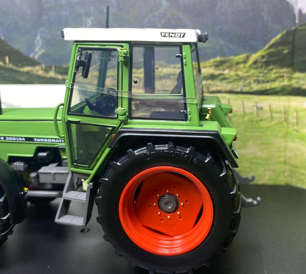 Weise-Toys Fendt Farmer 308 LSA (1984) – Modèle Tracteur Échelle 1:32 – Détails Cabine, Pneus Continental – Collection