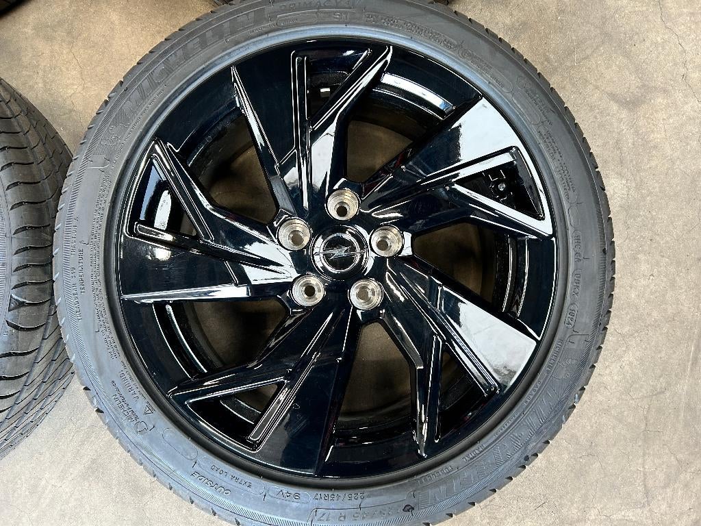NIEUWE 17 inch originele velgen + zomerbanden Opel Astra L, Auto-onderdelen, Banden en Velgen, Banden en Velgen, Nieuw, 17 inch