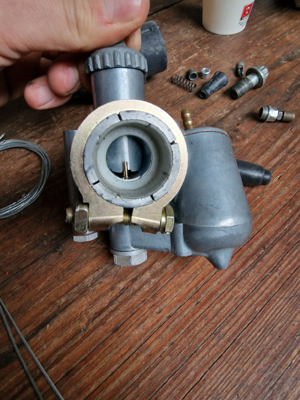 Hercules Sachs 19 mm Bing carburateur, immitatie.

Prijs 45,, Ophalen of Verzenden, Carburateur