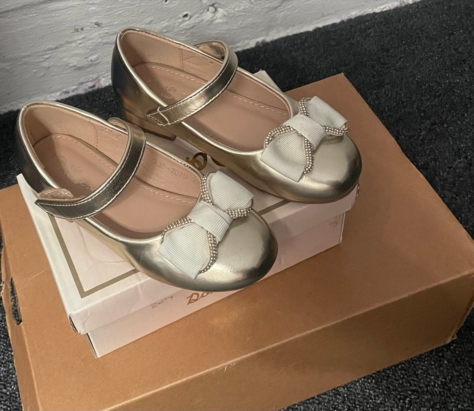 Gouden Ballerina's met Strik voor Meisjes, Ophalen, Zo goed als nieuw, Meisje, Schoenen