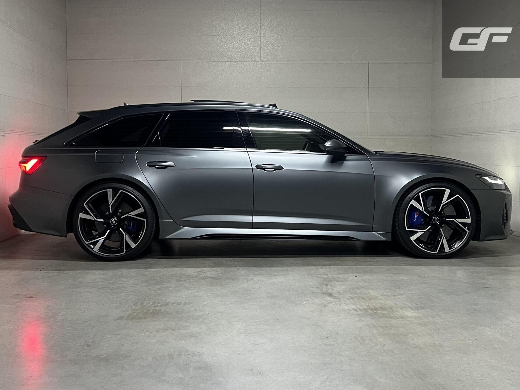 Audi RS6 Avant 4.0 TFSI Quattro Matgrijs Dynamic+ B&O 600PK, Auto's, Automaat, Automatische klimaatregeling, Gebruikt, Met garantie (alle)