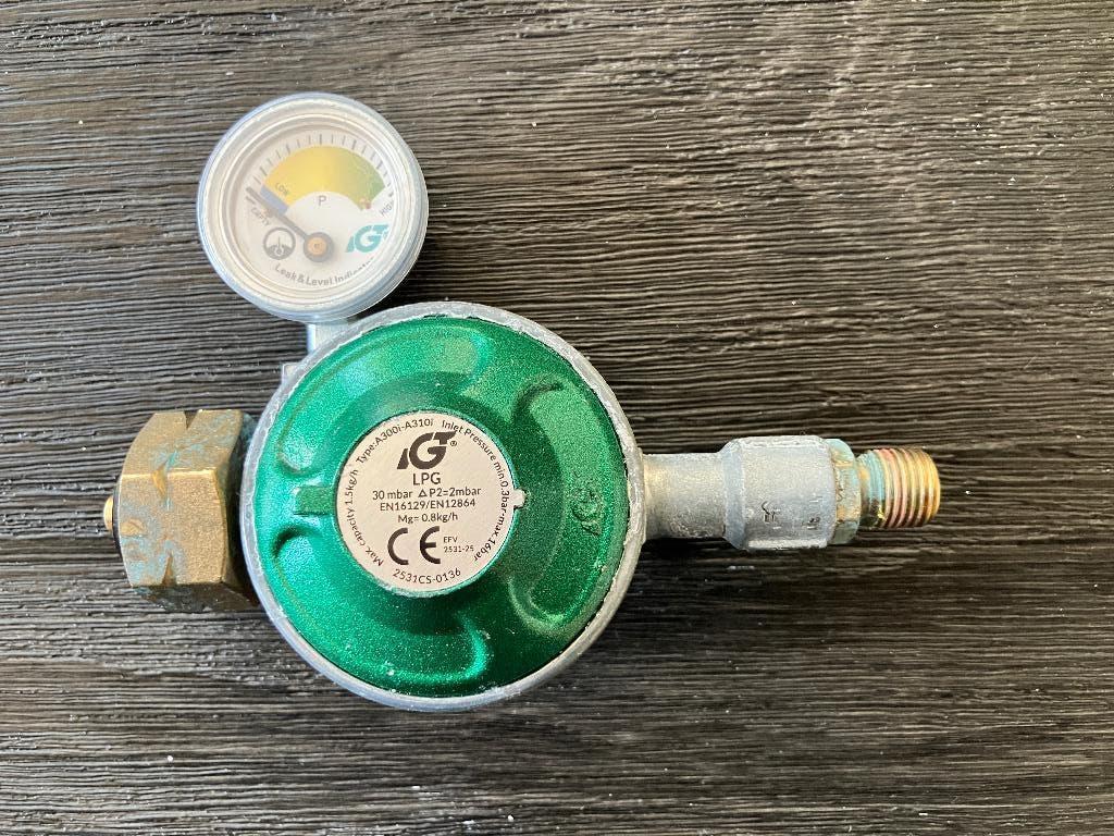 gasdrukregelaar 30 mbar, Caravans en Kamperen, Ophalen of Verzenden, Zo goed als nieuw