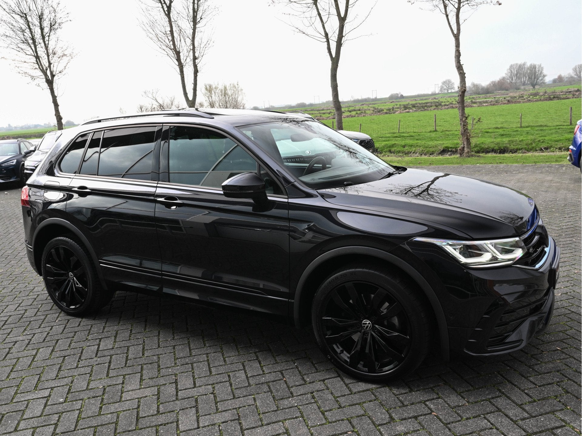 Volkswagen Tiguan 1.4TSI E-Hybrid 245pk R-Line Pano Head-Up, Auto's, Volkswagen, Stof, 4 cilinders, Met garantie (alle), Zwart