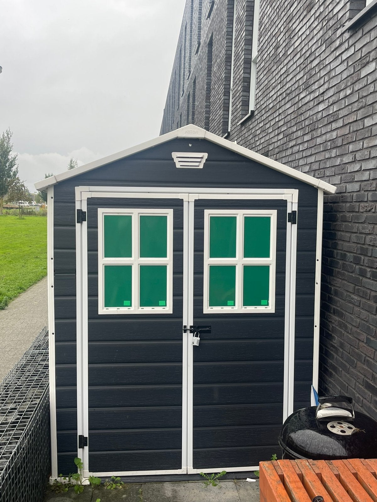Keter Manor 65 Tuinhuis -  deuren + ramen - Antraciet, Kunststof, 1 raam, Ophalen, Minder dan 250 cm