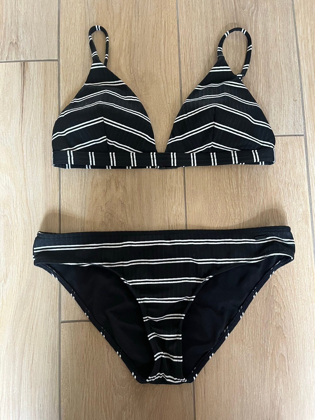 Bikini Protest maat 38 / 40 / L, Kleding | Dames, Badmode en Zwemkleding, Ophalen of Verzenden, Zo goed als nieuw, Zwart, Bikini