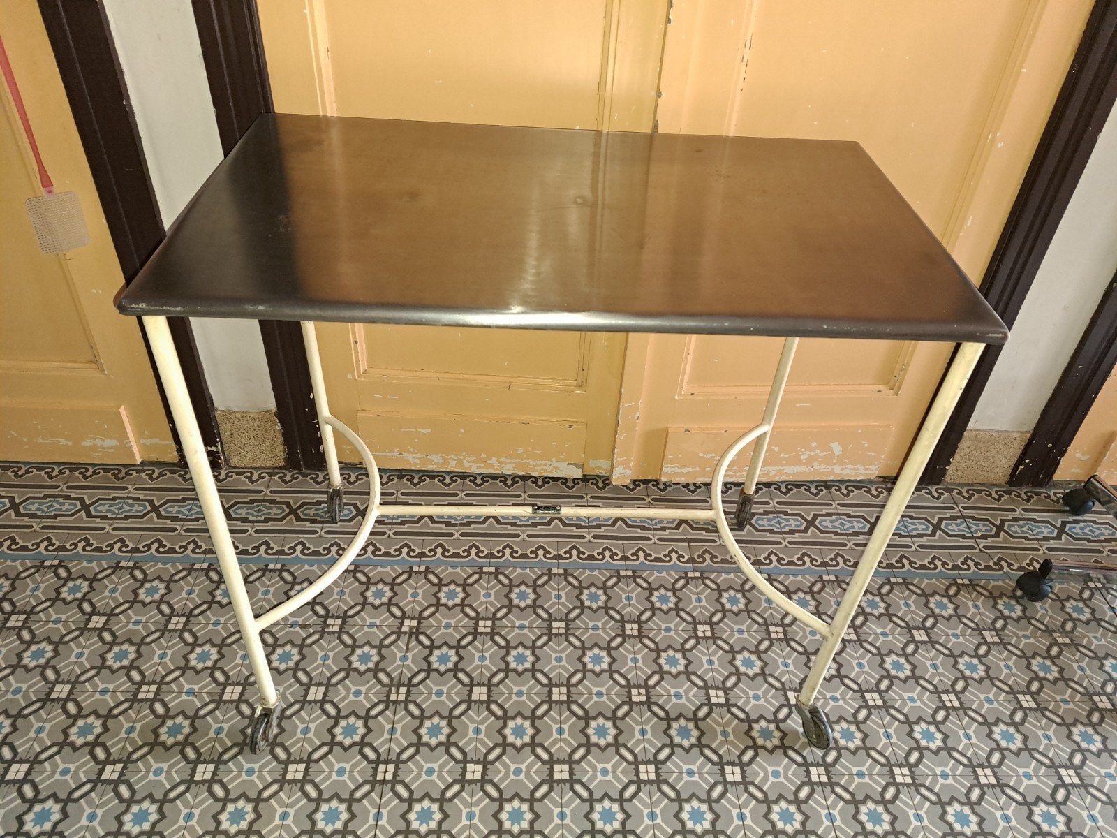tafel ziekenhuis tafel, Ophalen