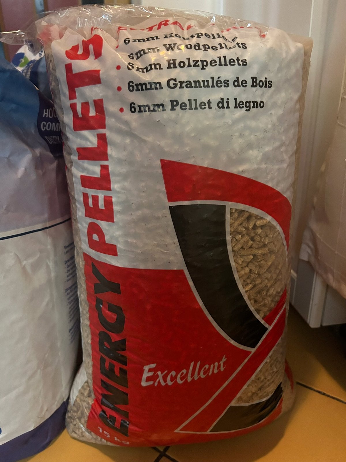 Pellets wit restant uit hopper, 6 zakken en een halve zak, Minder dan 3 m³, Ophalen
