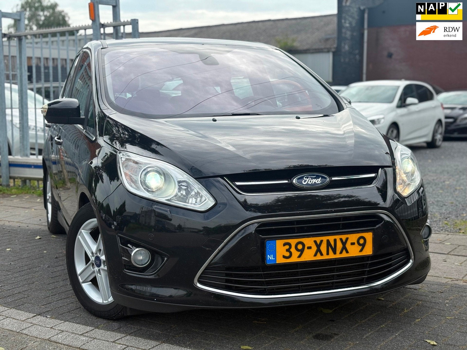 Ford C-Max 1.6 EcoBoost Titanium | Panoramadak | Trekhaak |, Auto's, Voorwielaandrijving, Gebruikt, 4 cilinders, Zwart