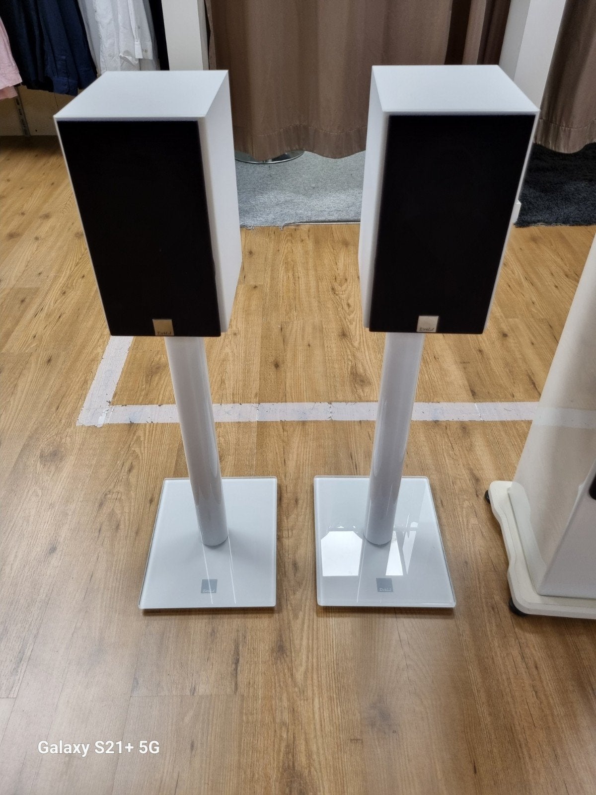DALI Zensor 1 + originele DALI stands | Wit hoogglans |, Audio, Tv en Foto, Luidsprekers, Speakerset, //, Zo goed als nieuw, 60 tot 120 watt