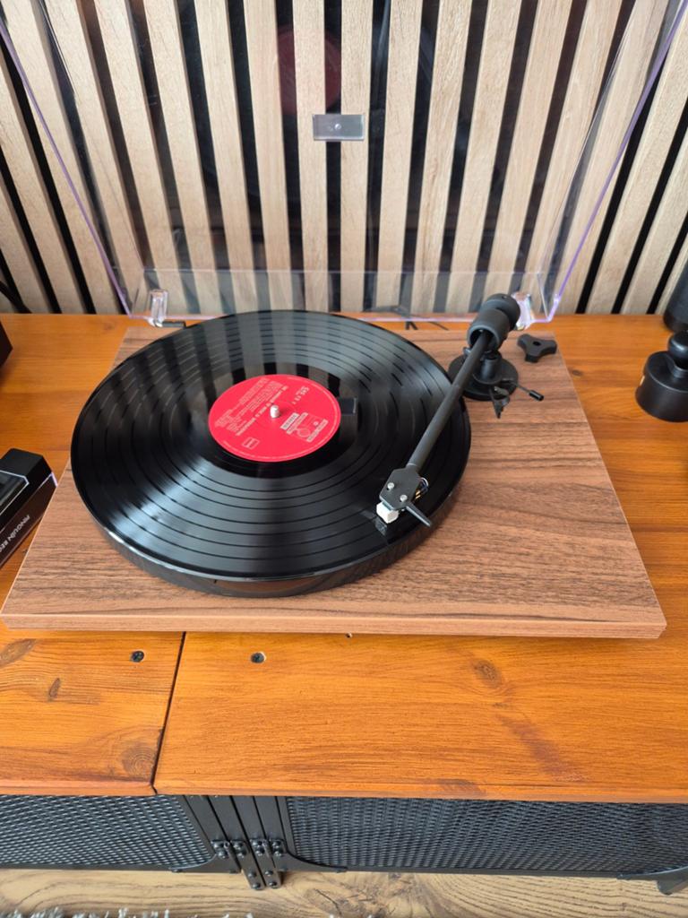 Pro-Ject E1 Phono Platenspeler Walnoot - Zo goed als nieuw, Audio, Tv en Foto, Platenspelers, Ophalen, Zo goed als nieuw, Platenspeler