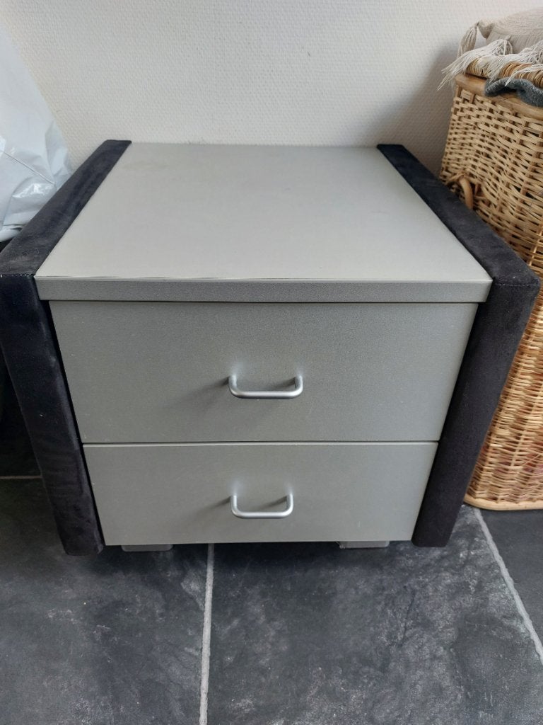Nachtkastjes 2x, Huis en Inrichting, Slaapkamer | Nachtkastjes, Ophalen, Zo goed als nieuw, Minder dan 45 cm, 55 tot 70 cm