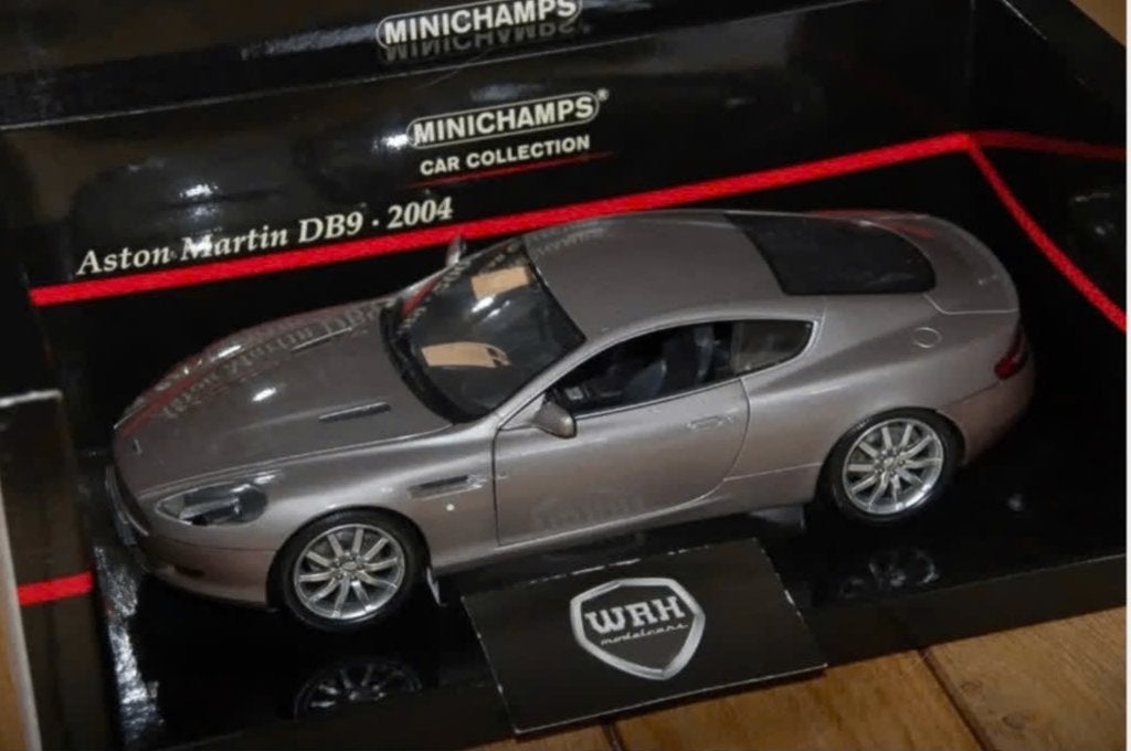 1:18 Aston Martin DB9 Coupe silver Minichamps in doos WRH, Verzenden, Zo goed als nieuw, Auto, MiniChamps