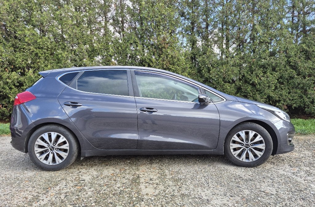 Kia (Pro) Cee d 1.6 GDI 5DR 2017  Dynamic Line Grijs, Auto's, Voorwielaandrijving, Dealer onderhouden, Verwarmde buitenspiegels