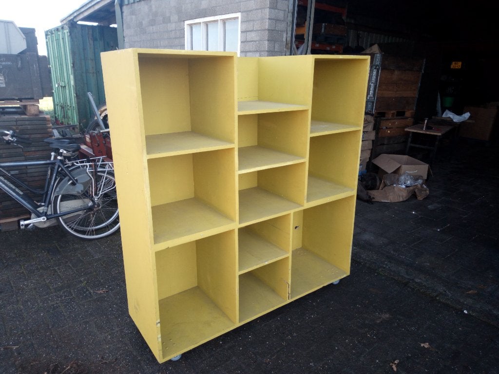 Houten kast op wielen GRATIS, Huis en Inrichting, Ophalen, Gebruikt, 50 tot 100 cm, Minder dan 100 cm