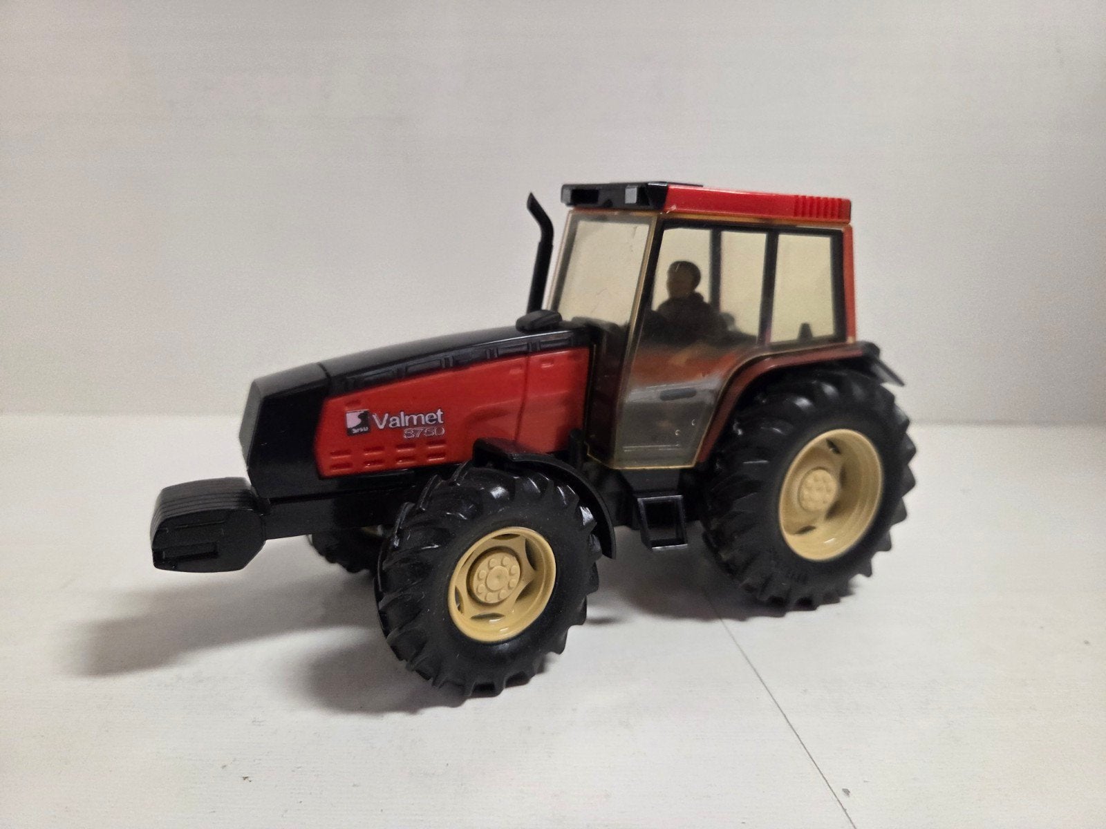 Britains Valmet 8750 1:32, ., Tractor of Landbouw, Britains, Ophalen of Verzenden