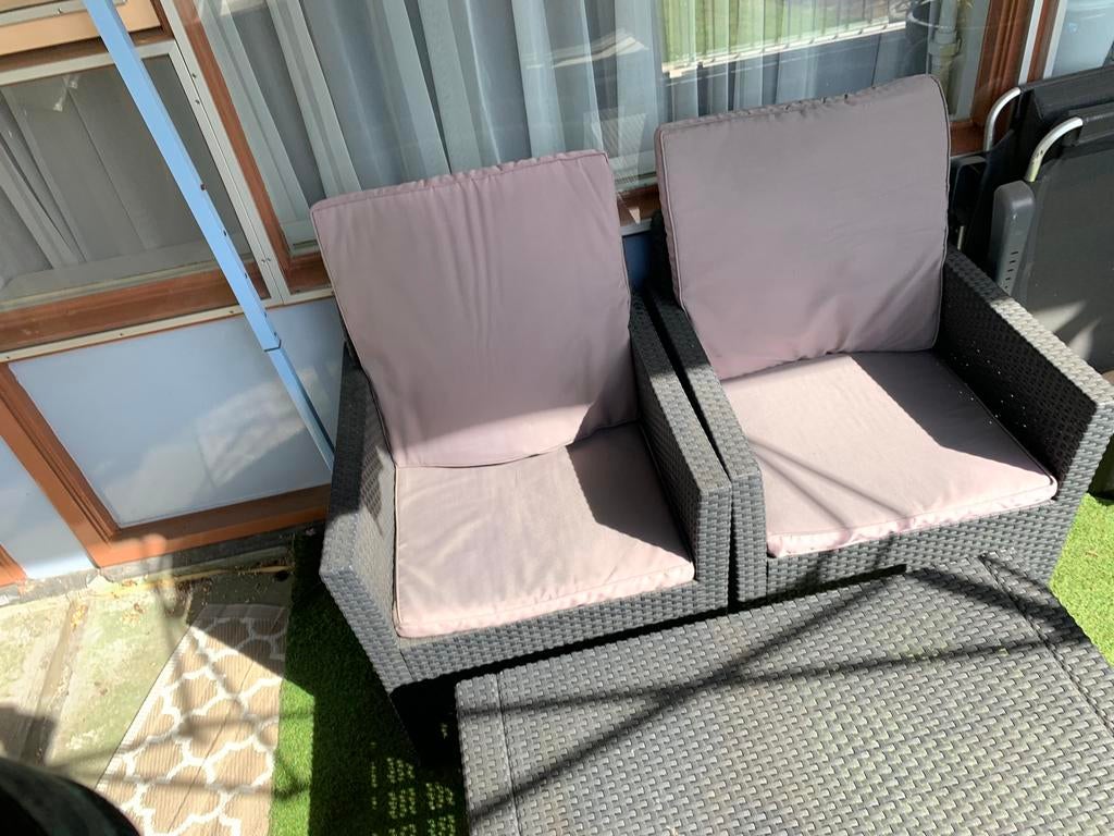loungeset met tafel en 2 stoelen, Ophalen, Zo goed als nieuw, 2 zitplaatsen