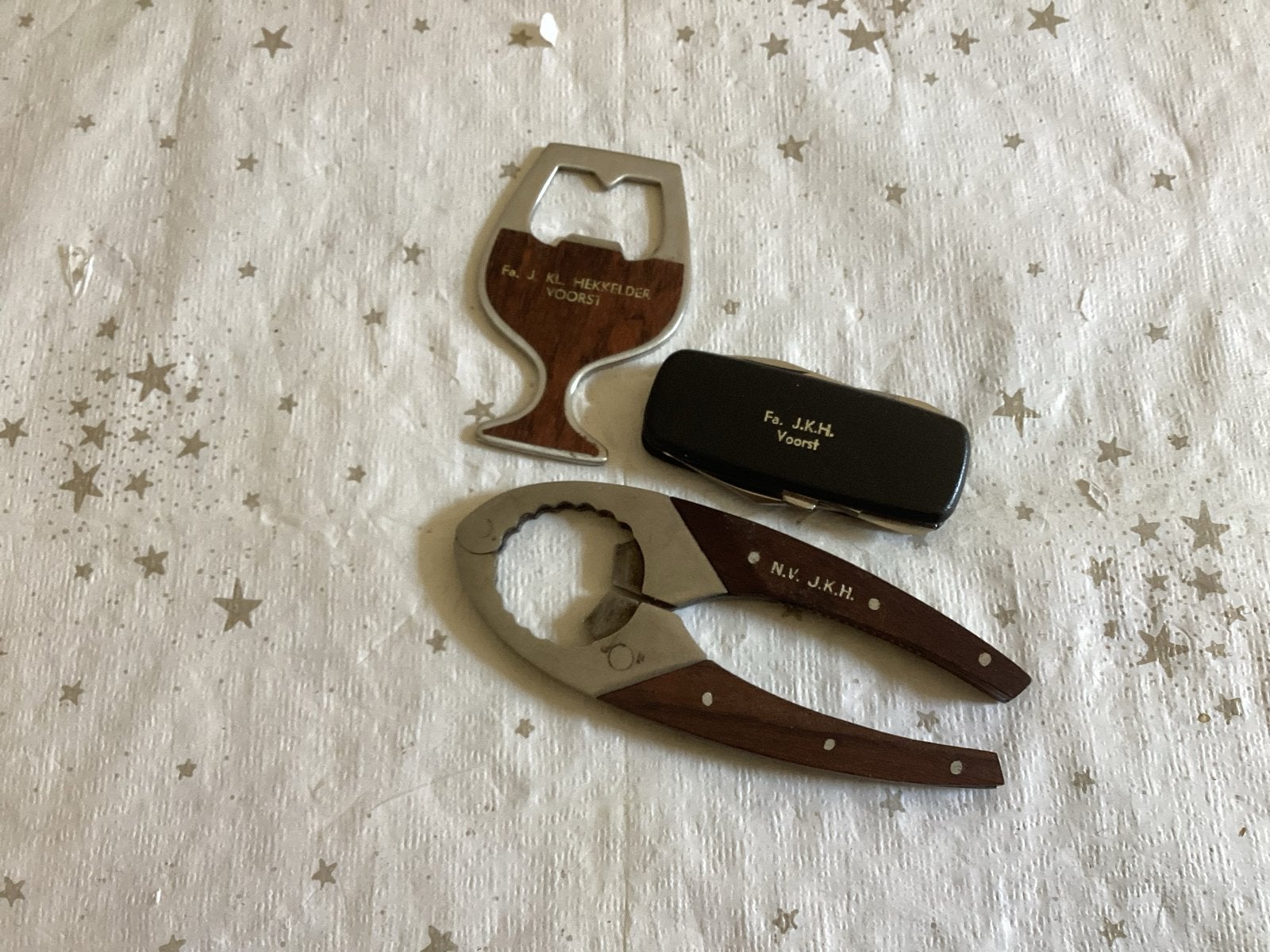 Set van 3 keukenhulpjes: flesopener, notenkraker, zakmes, Ophalen of Verzenden, Metaal, Meerkleurig, Overige merken