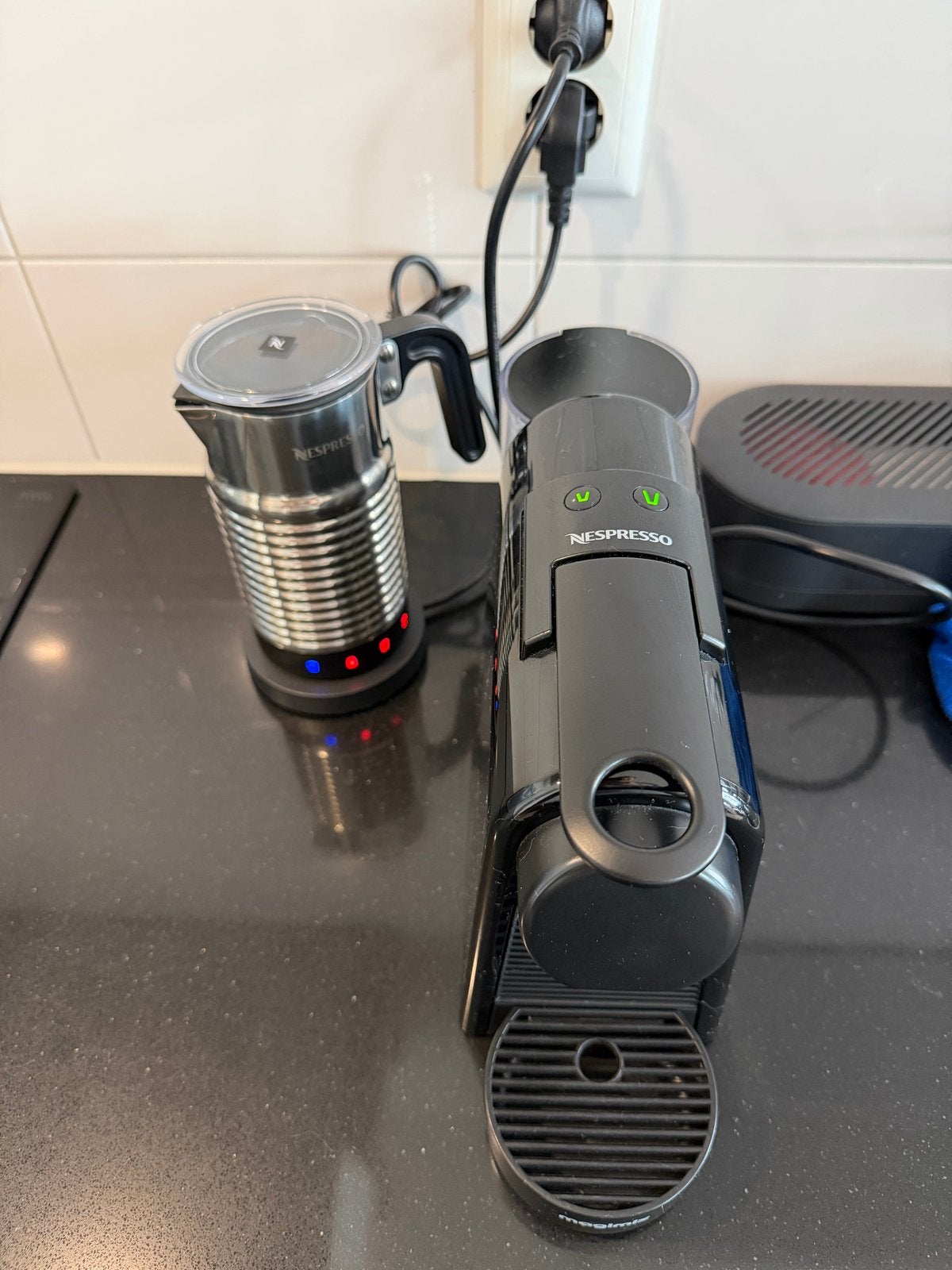 Nespresso Magimix Inissia & Aeroccino 3 melkopschuimer, Espresso apparaat, Ophalen of Verzenden, Zo goed als nieuw, 1 kopje