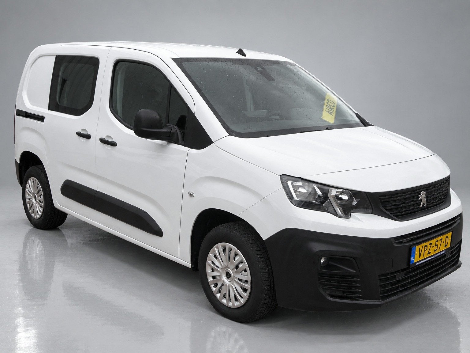 Peugeot Partner 1.2 PureTech Premium, Auto's, Voorwielaandrijving, Dealer onderhouden, Gebruikt, 1199 cc