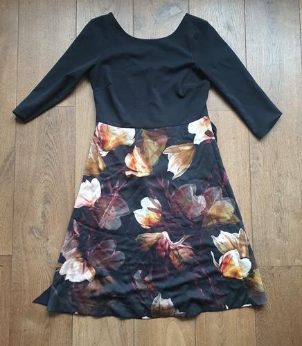 Steps Zwarte Jurk met Bloemprint (38), Kleding | Dames, Jurken, Gedragen, Maat 38/40 (M), Zwart, Knielengte, Ophalen of Verzenden