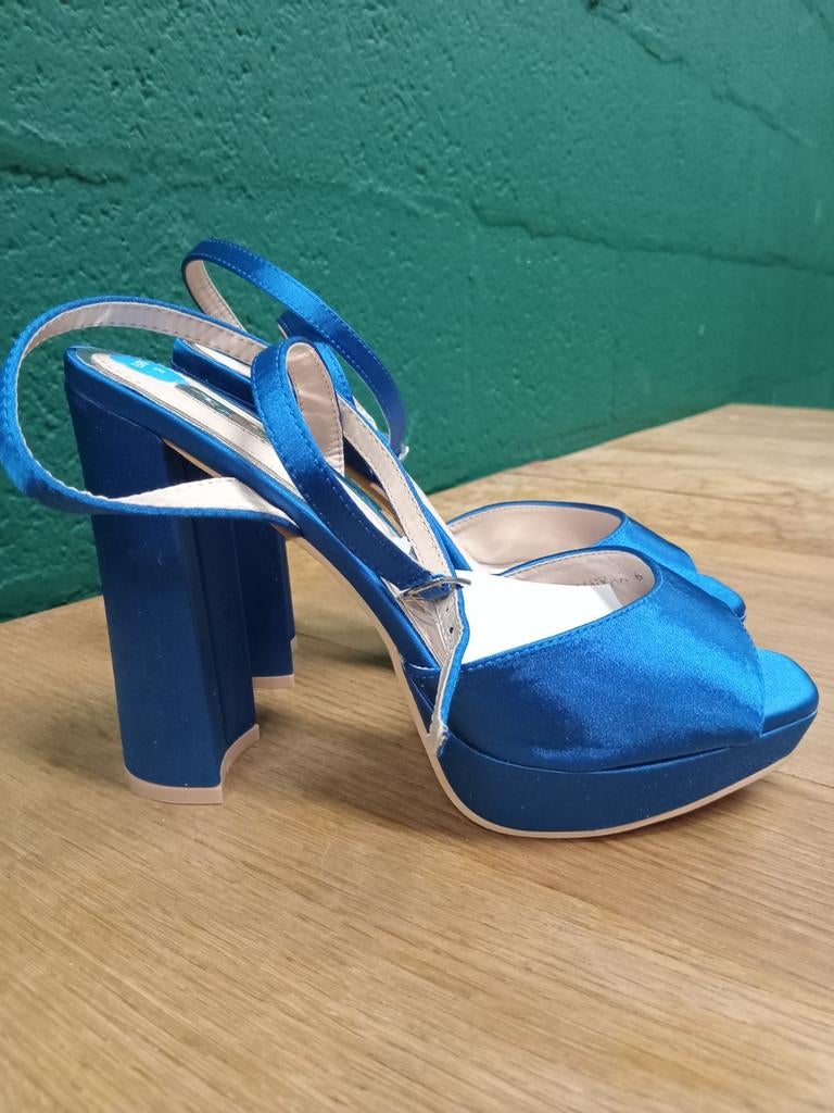 Be Mine blauwe pumps met blokhak, maat 39, Kleding | Dames, Schoenen, Pumps, Blauw, Nieuw, Ophalen of Verzenden