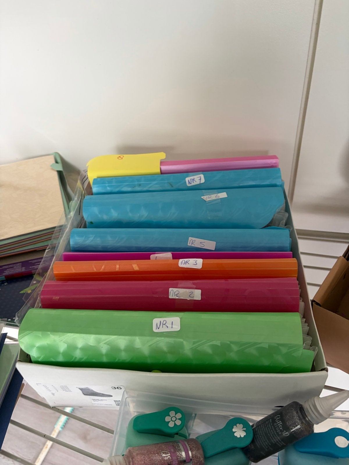 Grote partij knutselspullen: papier, boeken, decoratie, Hobby en Vrije tijd, Ophalen of Verzenden, Gebruikt, Overige thema's, Overige typen