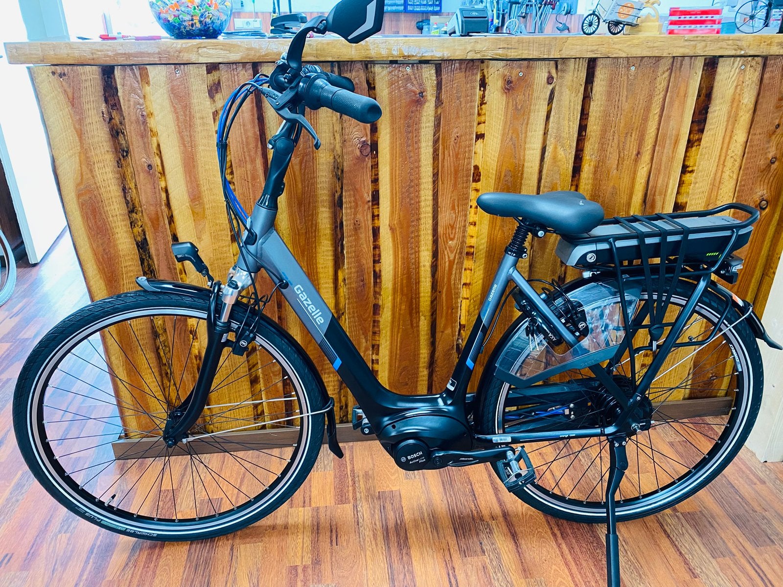 Elektrische Gazelle c330 Bosch Active Line plus Middenmotor, Fietsen en Brommers, Fietsen | Dames | Moederfietsen, Ophalen, 2 zitjes