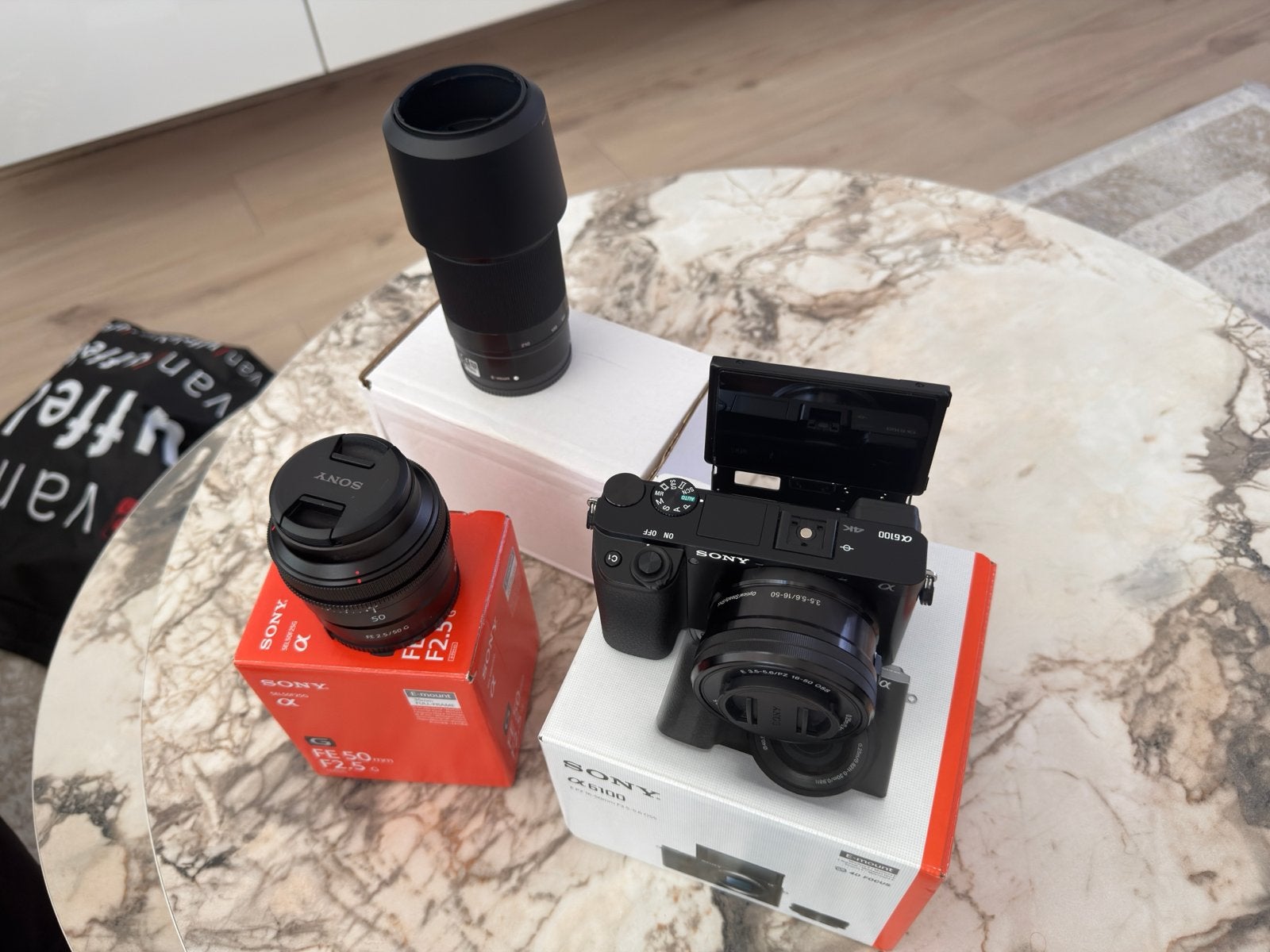 Sony A6100 complete set + 3 lenzen | topstaat, Ophalen, Beeldstabilisatie, Zo goed als nieuw, Accu